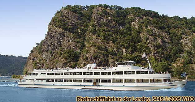 Schifffahrt auf dem Rhein, Foto Rheinschifffahrt an der Loreley.